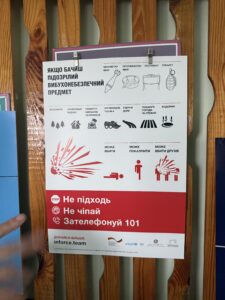 Anslag inne på biblioteket i Slavutych, nära gränsen till Belarus.